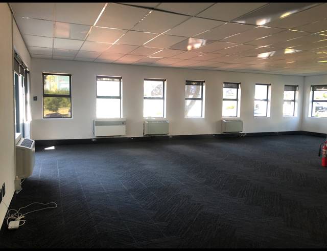 144M² OFFICE TO LET IN HYDE PARK